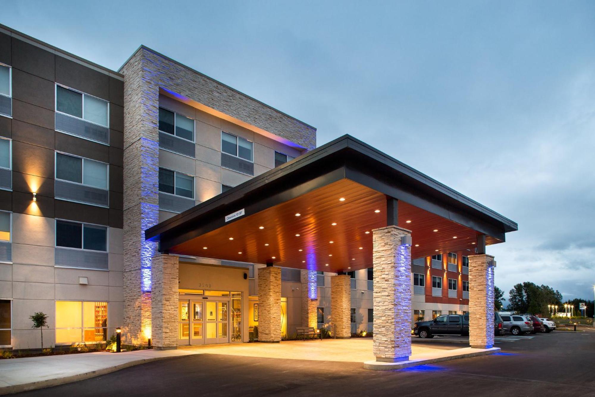 Holiday Inn Express & Suites Terrace By Ihg Kültér fotó